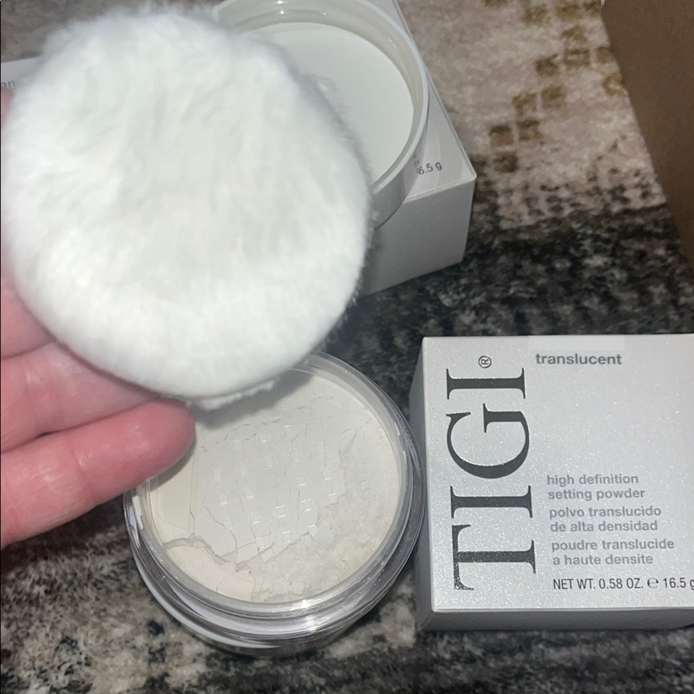 TIGI White Skincare Powder